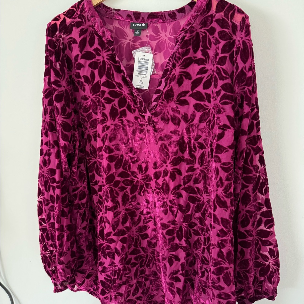 Torrid size 2 (18-20) velvet burn out blouse. New with tags